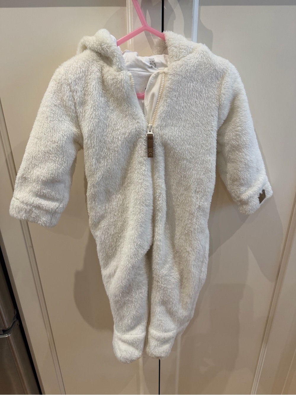 Fred and Flo 6-9m organic cotton White Fleece Hooded Baby One-Piece hunting